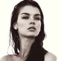 Natasha Barnard | Modelos en Traje de Baño